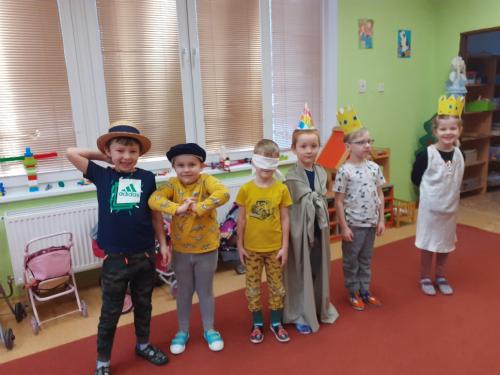 SLUNÍČKA - Dramatizace pohádky " Dlouhý, Široký a Bystrozraký " 