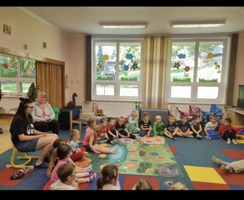 Děti žerou dinosaury