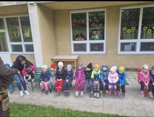 Ukázka výcviku dravců na zahradě MŠ